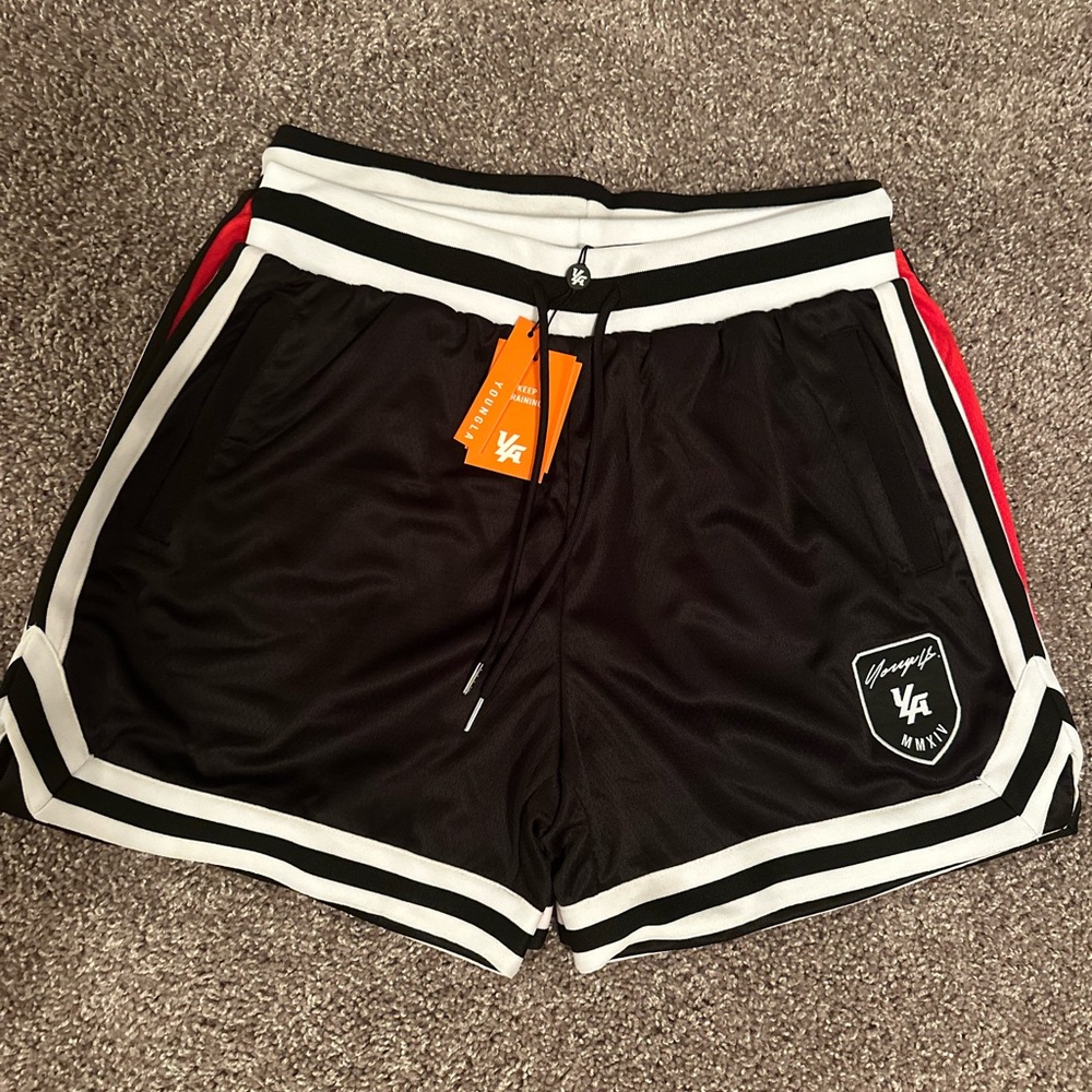 SHORT / COLOR RED AND BLACK